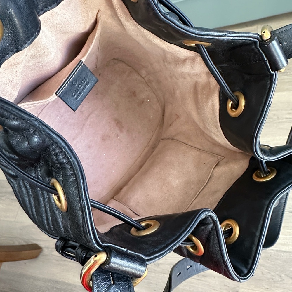 Authentic Gucci Black Leather Bucket Bag with card holder - Picture 15 of 16